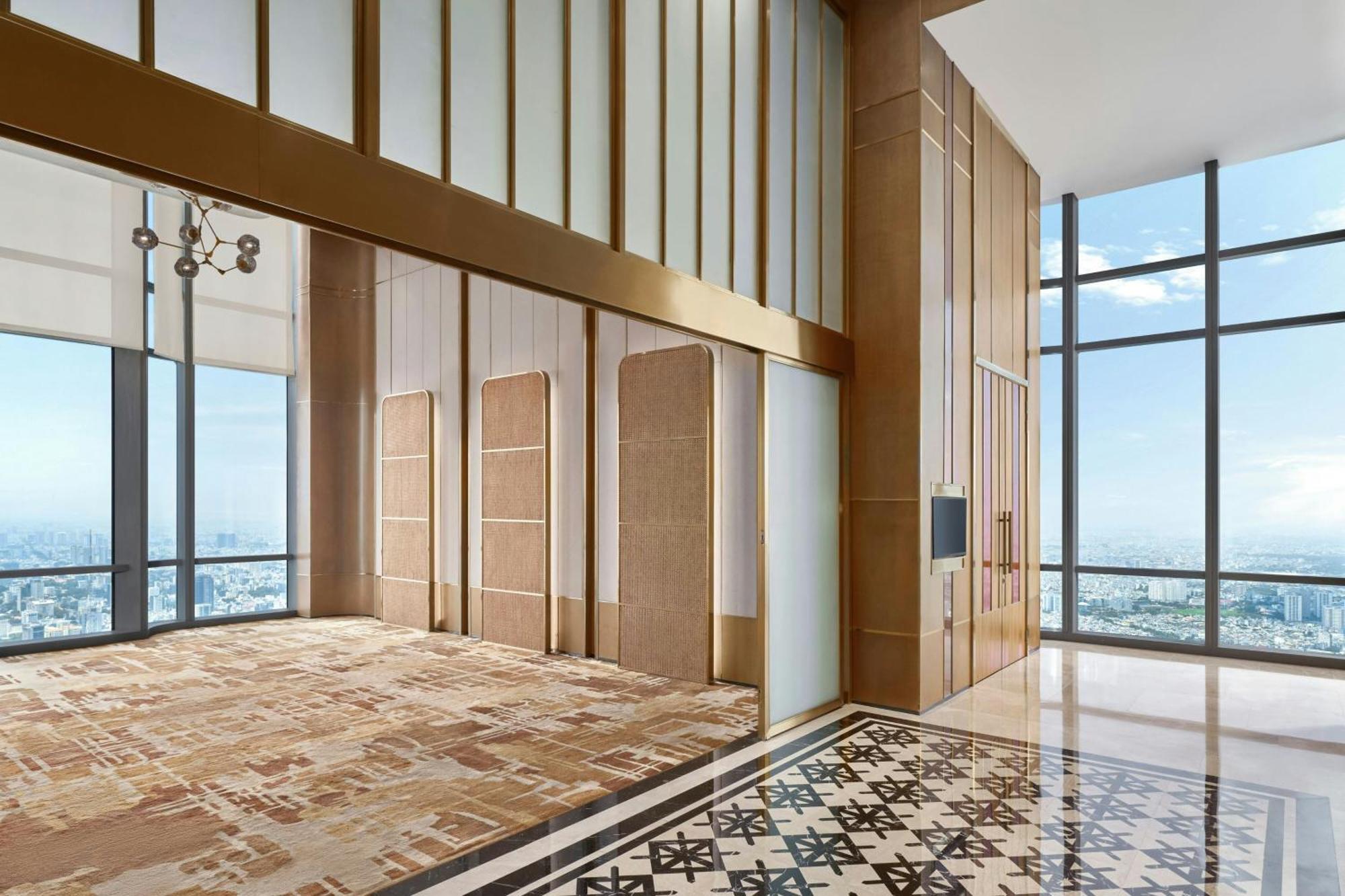 Vinpearl Landmark 81 Autograph Collection