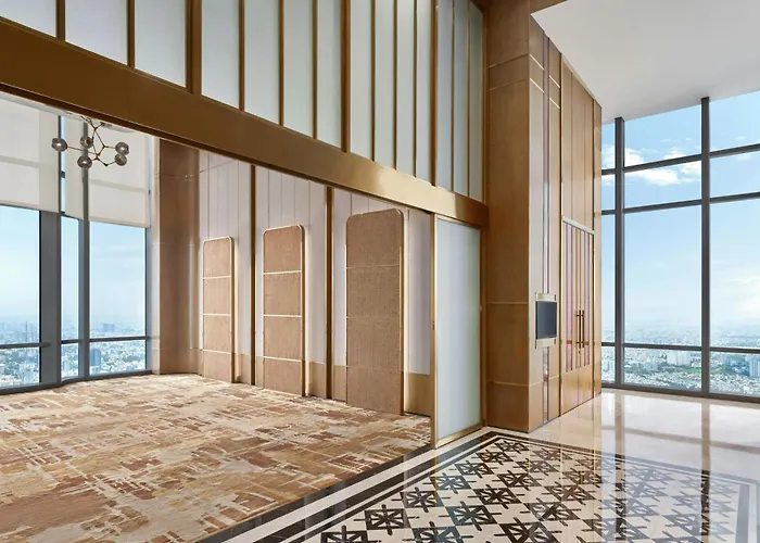 Vinpearl Landmark 81, Autograph Collection